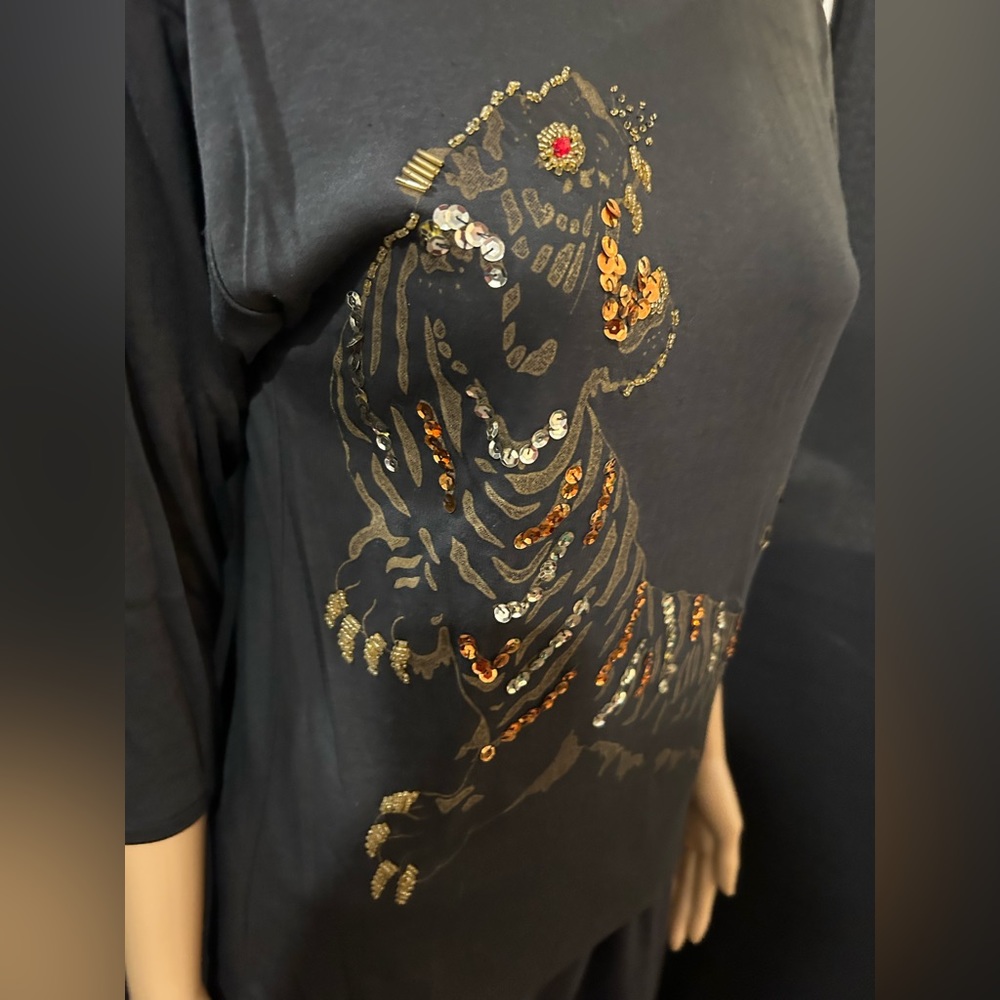 Le Chois sequined black 3/4 length sleeve scoop neck shirt. Sz S